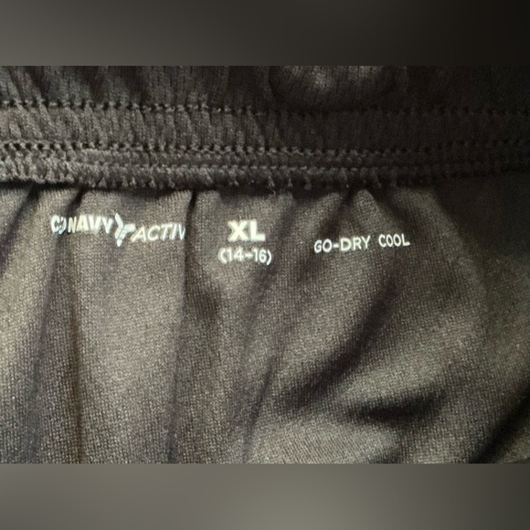 Boys Old Navy Active Black Go-Dry Shorts - Picture 8 of 9